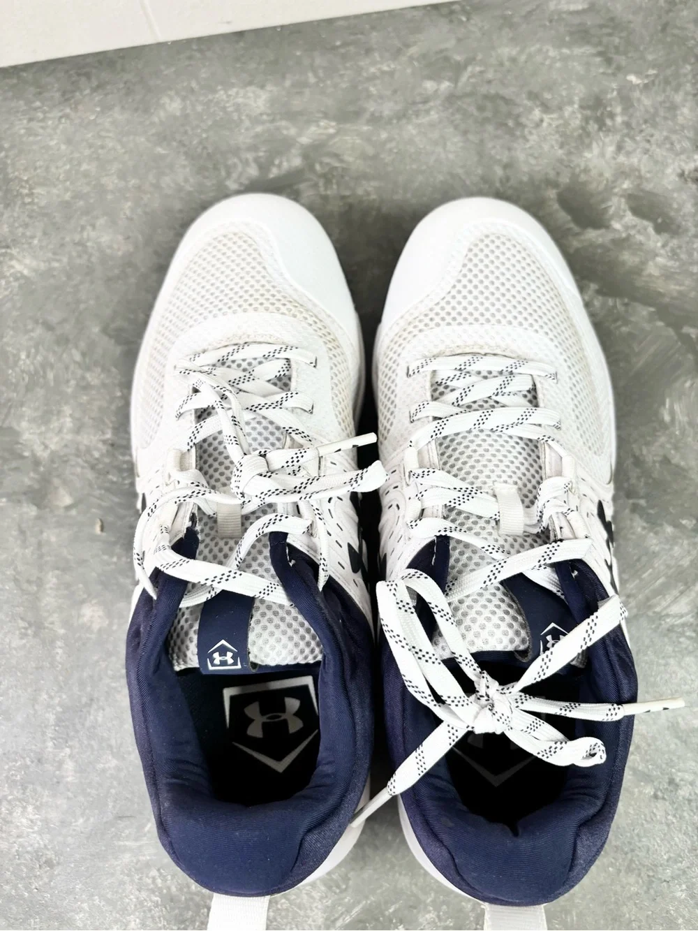 Under Armour womens blue white glyde ST softball cleats size 7.5/EU 38.5